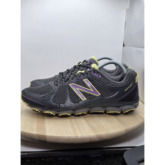 New Balance WT810PY2 Shoes Women’s Size 9 Gray Purple Yellow Trail Running Sneak - Picture 1 of 9